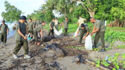 Bersihkan Pantai, Kodim 1505/Tidore Tunjukkan Kepedulian terhadap Lingkungan Pesisir