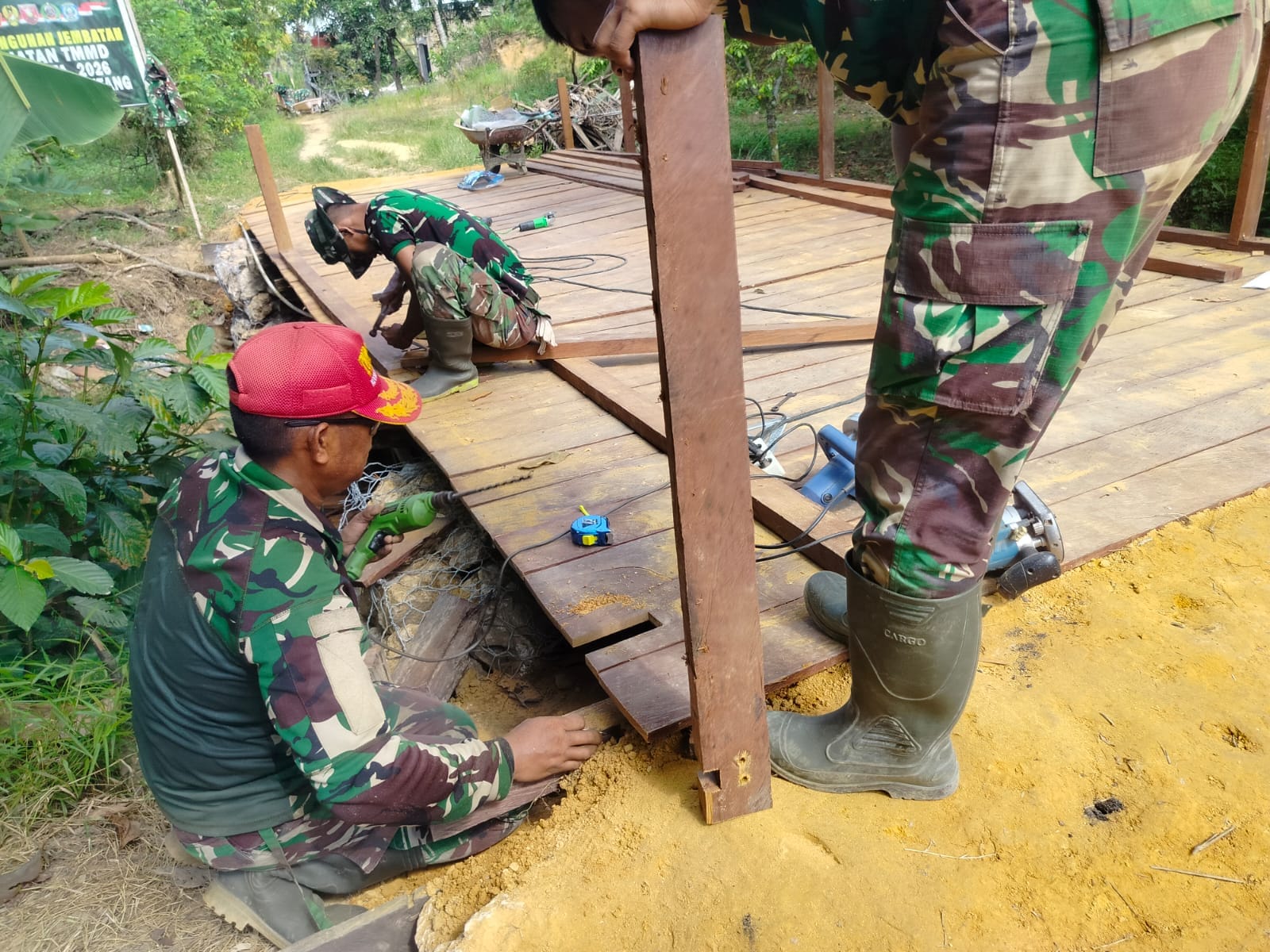 Satgas TMMD Ke-128 Kodim 0908/Bontang Terus Mempercepat Pembangunan Jembatan Penghubung