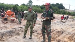 Dandim 0908/Bontang Selaku Dansatgas TMMD Ke-128 Tinjau Pengerjaan Fisik Utama di Bontang Kuala
