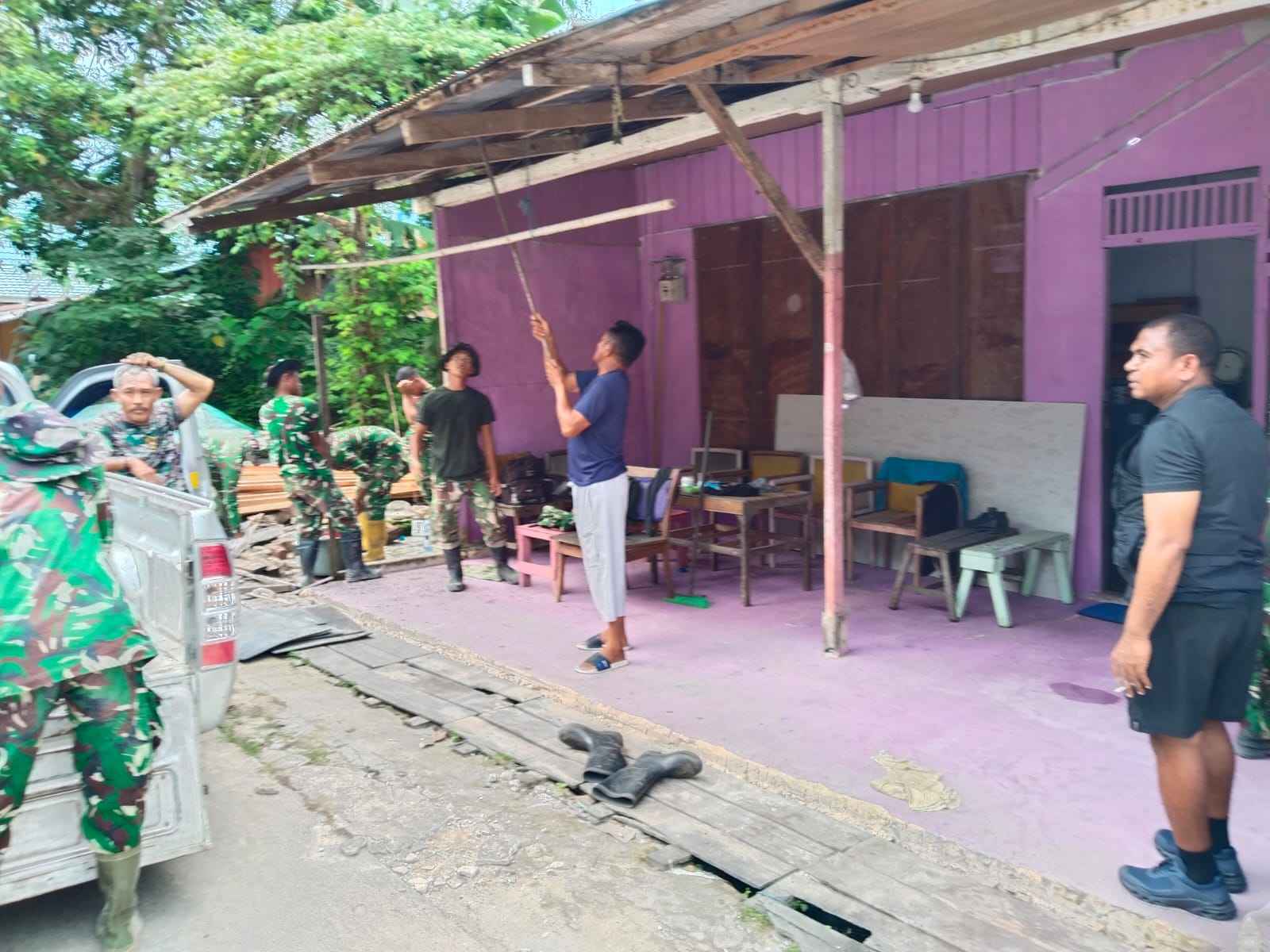 Satgas TMMD Ke-128 Kodim 0908/Bontang Mulai Rehab RTLH Sebagai Sasaran Fisik Tambahan Di Kelurahan Loktuan Tmmd