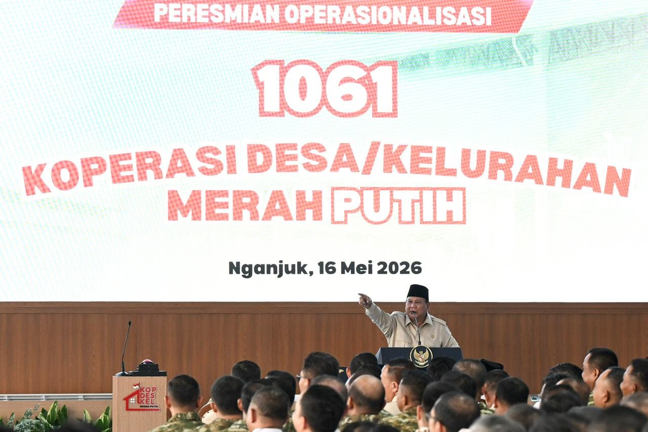 Panglima TNI Dampingi Presiden RI Resmikan 1.061 KDKMP di Jawa Timur Panglima TNI Dampingi Presiden RI Resmikan 1.061 KDKMP di Jawa Timur