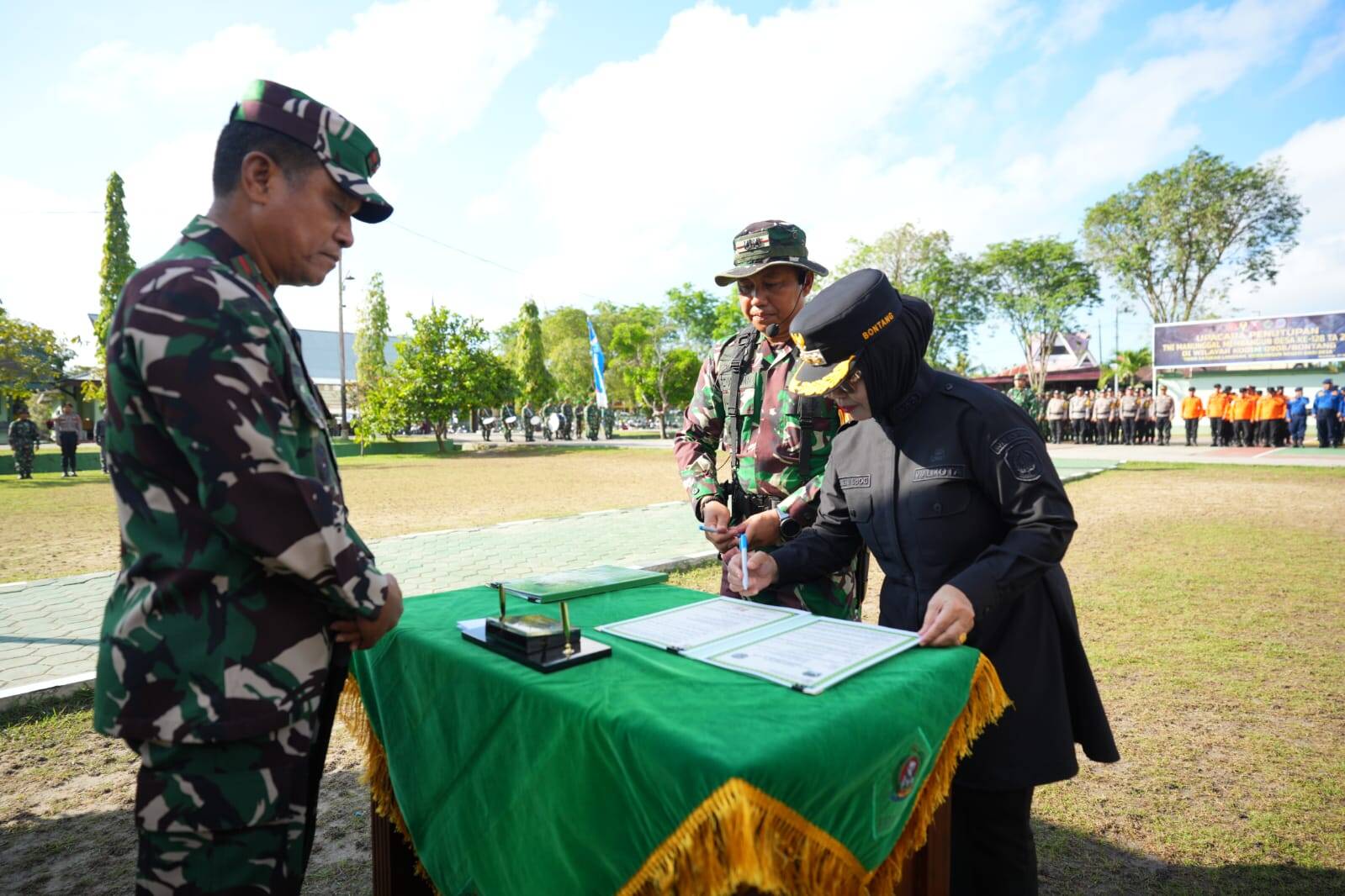 Danrem 091/ASN Resmi Tutup TMMD Ke-128 Kodim 0908/Bontang, Wujud Nyata Kemanunggalan TNI dan Rakyat Danrem 091/ASN Resmi Tutup TMMD Ke-128 Kodim 0908/Bontang, Wujud Nyata Kemanunggalan TNI dan Rakyat