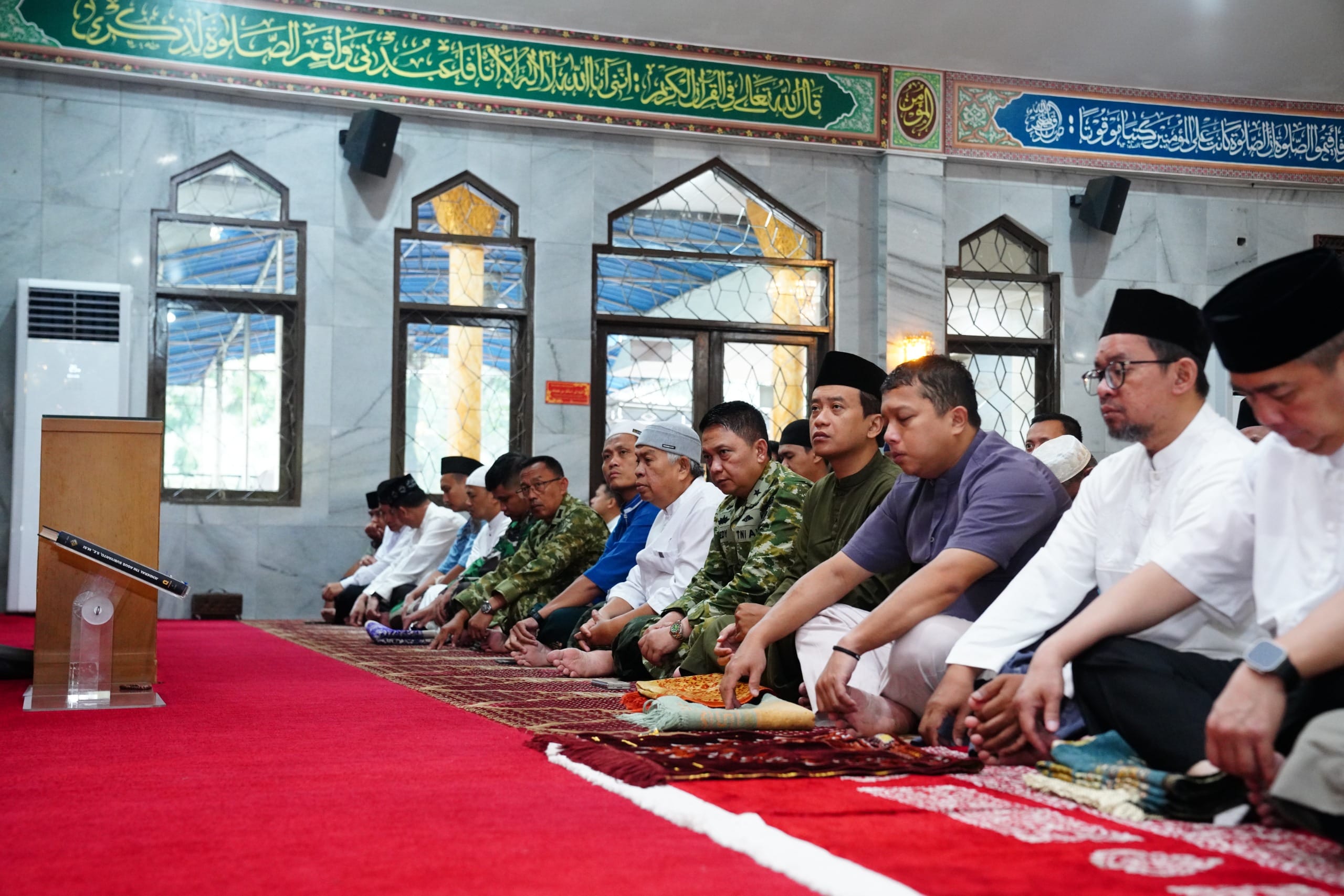 Mabes TNI Gelar Sholat Idul Adha 1447 H dan Penyembelihan Hewan Kurban di Cilangkap Mabes TNI Gelar Sholat Idul Adha 1447 H dan Penyembelihan Hewan Kurban di Cilangkap