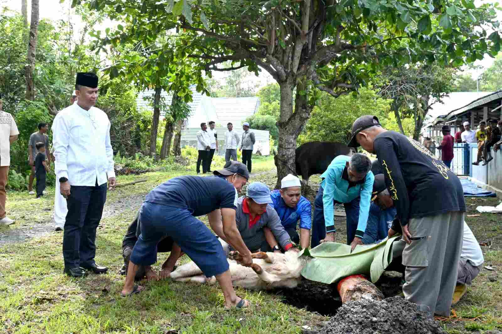 Tak Sekedar Kurban, Lanud Sjamsudin Noor Rajut Kebersamaan dan Kepedulian Semangat Berbagi Kepada Sesama di Hari Raya Idul Adha 1447 H/2026 M Tak Sekedar Kurban, Lanud Sjamsudin Noor Rajut Kebersamaan dan Kepedulian Semangat Berbagi Kepada Sesama di Hari Raya Idul Adha 1447 H/2026 M
