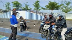 Awalnya Hanya Penasaran, Pengendara di Tuban Malah Dapat Solusi Lengkap Soal SIM dan STNK