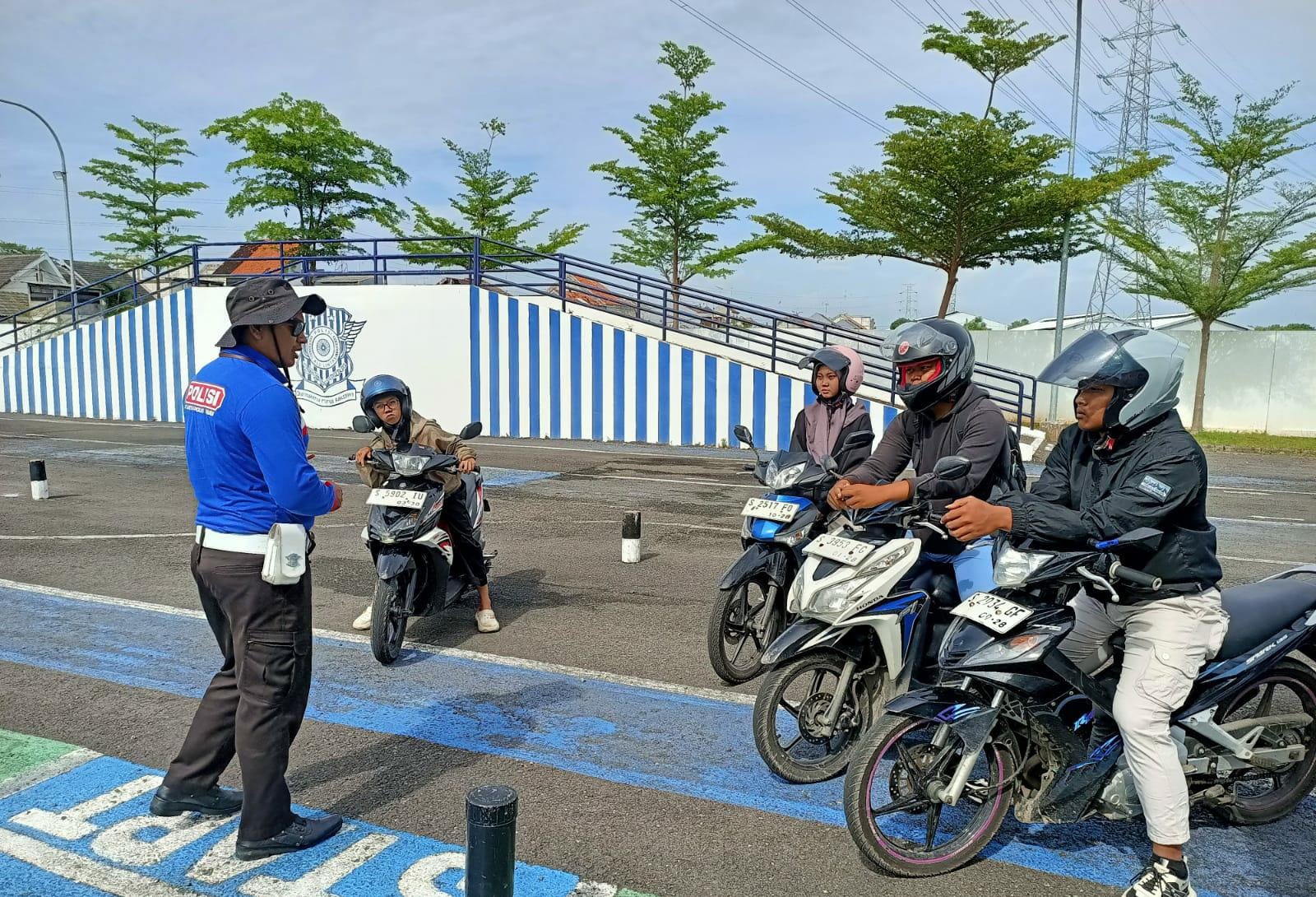 Awalnya Hanya Penasaran, Pengendara di Tuban Malah Dapat Solusi Lengkap Soal SIM dan STNK