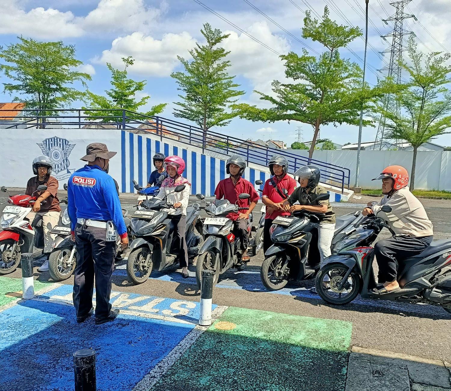 Viral di Kalangan Warga, Program Polantas Tuban Menyapa Jadi Tempat Curhat Soal SIM