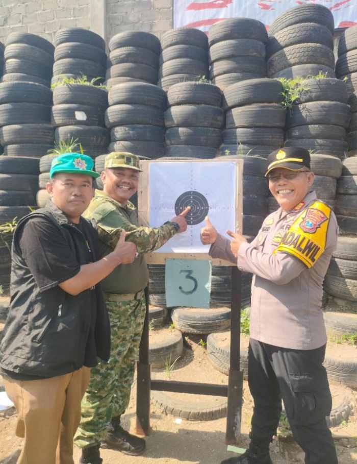 Semangat Bhayangkara ke-80, Forkopimcam Kediri Unjuk Ketangkasan Menembak