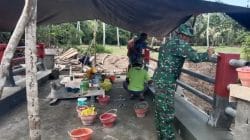 Jembatan Garuda Kian Berdiri Megah, Kodim 1505/Tidore dan Warga Lakukan Pengecatan