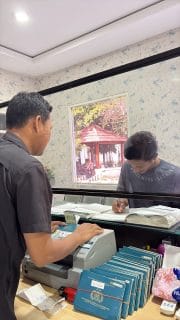Polantas Tuban Sapa Warga: Diskusi Santai Tentang BPKB, STNK, dan SIM di Lapangan