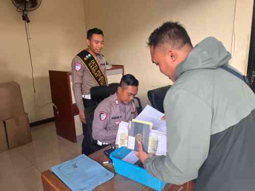 Pelayanan Tanpa Sekat, Polantas Tuban Sukses Bangun Kepercayaan Warga di Jalan Pelayanan Tanpa Sekat, Polantas Tuban Sukses Bangun Kepercayaan Warga di Jalan