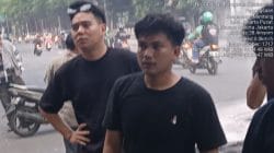 Jam Pulang Kerja Terganggu, Sopir Ambulans RSCM Semprot Massa LMND yang Bakar Ban di Menteng