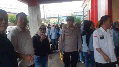 Warga, Ojol, hingga Potmas Padati Baktikes Polri di Lemdiklat Jakarta Selatan Warga, Ojol, hingga Potmas Padati Baktikes Polri di Lemdiklat Jakarta Selatan
