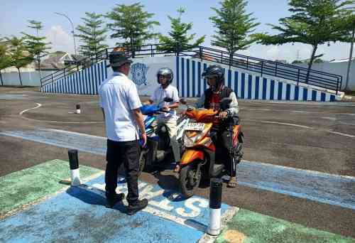 Bukan Penindakan, Polantas Tuban Jadi Tempat Curhat Warga Soal SIM STNK dan BPKB di Tuban