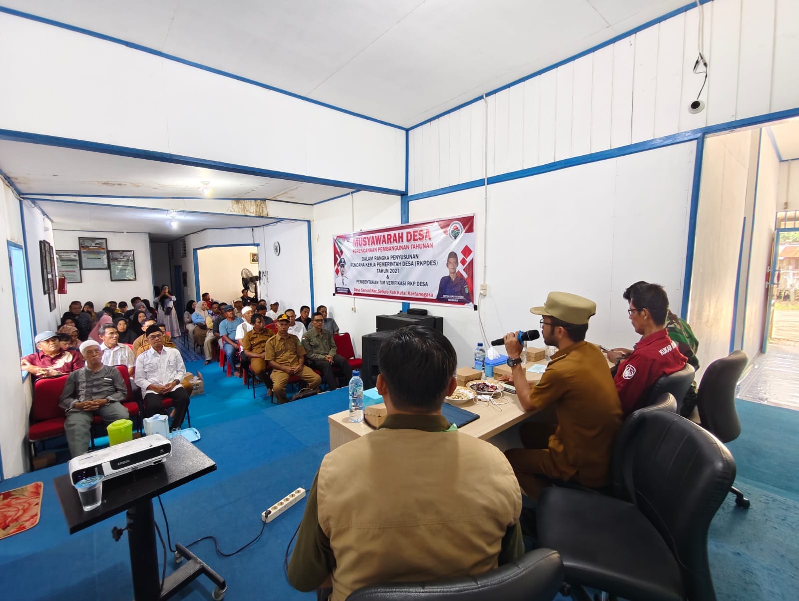 Babinsa Senoni Dampingi Pemdes Dalam Musrendes, Pastikan Aspirasi Warga Tersalurkan