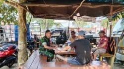 Melalui Komsos Babinsa Himbau Warga Agar Aktif Jaga Kamtibmas