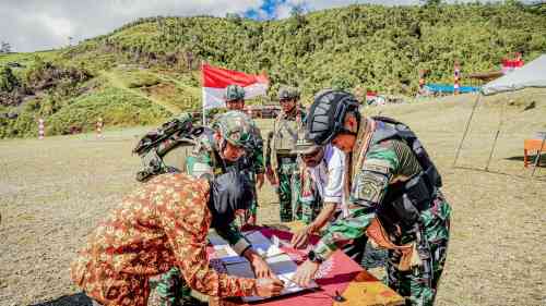 Delapan OPM Kodap XV/NK Memilih Jalan Damai, Kiwirok Menorehkan Harapan Baru untuk Masa Depan Papua Delapan OPM Kodap XV/NK Memilih Jalan Damai, Kiwirok Menorehkan Harapan Baru untuk Masa Depan Papua