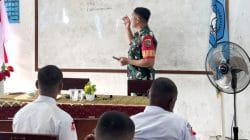 Babinsa Koramil Timika Beri Pembekalan kepada Siswa-Siswi Baru SMA Taruna Timika