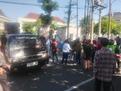 Aksi di Dua Lokasi, Massa Desak Kejati Jatim Tak Berhenti pada Satu Tersangka