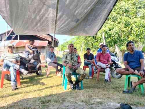 Penuh Keakraban, Babinsa Kodim 1505/Tidore Nobar Piala Dunia Bersama Warga Binaan Penuh Keakraban, Babinsa Kodim 1505/Tidore Nobar Piala Dunia Bersama Warga Binaan