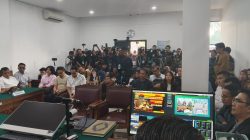 Belasan Pendukung Roy Suryo Sampaikan Tuntutan Sebelum Sidang Praperadilan Dimulai