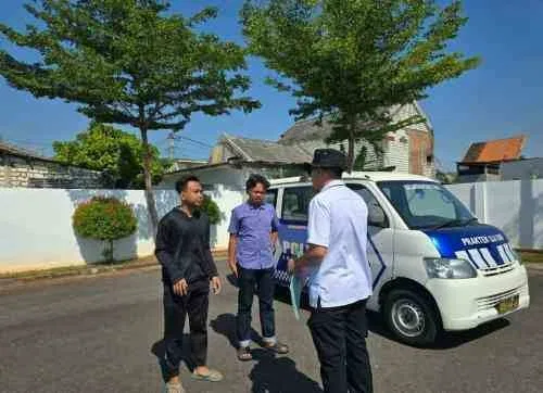 Pemandangan Tak Biasa di Tuban, Polisi Bantu Warga Selesaikan Urusan SIM dan STNK
