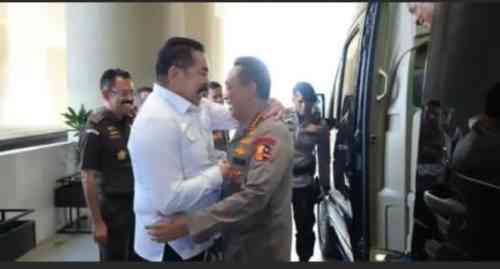 Jenderal Listyo Sigit Temui ST Burhanuddin di Kejagung, Tegaskan Komitmen Kolaborasi Antar-Lembaga Jenderal Listyo Sigit Temui ST Burhanuddin di Kejagung, Tegaskan Komitmen Kolaborasi Antar-Lembaga