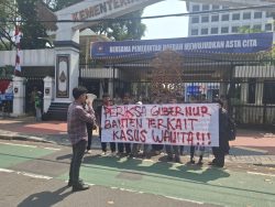 Kemendagri Didatangi Massa, Tuntut Pemeriksaan Gubernur Banten dan Evaluasi Pejabat Daerah