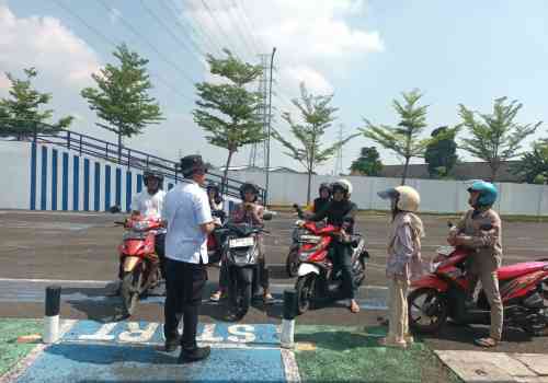 Polantas Tuban Dekatkan Pelayanan Publik, Informasi SIM, STNK dan BPKB Kini Hadir di Tengah Warga