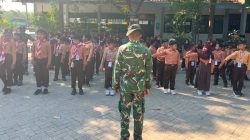 Bentuk Karakter Sejak Dini, Satgas TMMD 129 Bojonegoro Latih Baris Berbaris Siswa SD Kesongo