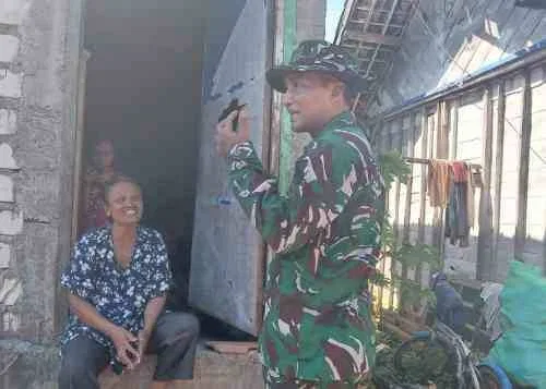 Refelksikan Semangat Kemanunggalan TNI-Rakyat, Satgas TMMD 129 Bojonegoro Sambangi Warga Penerima Manfaat Program