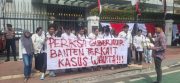 Belasan Massa Geruduk Kemendagri, Serukan Evaluasi terhadap Gubernur Banten
