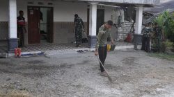 Teladan Nyata di Pagi Hari: Satgas TMMD 129 Bojonegoro Rutin Bersihkan Tempat Nginap