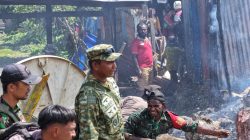 Kodim 1714/Puncak Jaya Reaksi Cepat Bantu Pemadaman Kebakaran di Kota Mulia