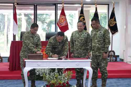 Panglima TNI Pimpin Pengesahan Doktrin "Perisai Trisula Nusantara", Tegaskan Adaptasi TNI Hadapi Perang Modern Panglima TNI Pimpin Pengesahan Doktrin "Perisai Trisula Nusantara", Tegaskan Adaptasi TNI Hadapi Perang Modern