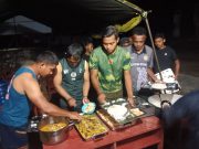 Jaga Stamina Demi Pengabdian, Satgas TMMD Ke-129 Kodim 1807/Sorong Selatan Bagikan Vitamin dan Santap Malam Bersama Warga