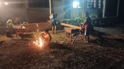 Lembur Hingga Malam, Satgas TMMD Ke-129 Kodim 1807/Sorong Selatan Kebut Pembangunan Rumah Semi Permanen Capai 49 Persen