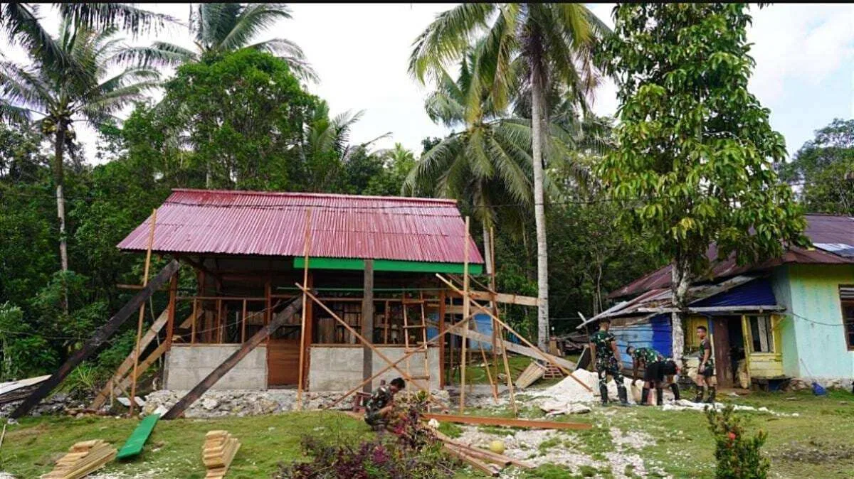 Pembangunan Rumah Semi Permanen TMMD Ke-129 Capai 58 Persen, Wujud Nyata Pengabdian TNI untuk Kesejahteraan Rakyat Pembangunan Rumah Semi Permanen TMMD Ke-129 Capai 58 Persen, Wujud Nyata Pengabdian TNI untuk Kesejahteraan Rakyat