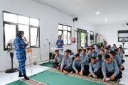 Dari Rasa Ingin Tahu Hingga Cita-Cita, Lanud Sjamsudin Noor Dekatkan Dunia TNI AU Dengan Siswa SRMP 20 Budi Luhur