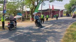Dedikasi Satlinmas Kesongo Kawal Bazar UMKM TMMD 129 Bojonegoro