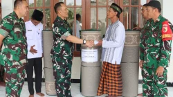 Kepedulian Tanpa Batas: Tim Wasev TMMD 129 Bojonegoro Salurkan Bantuan Karpet Tempat Ibadah