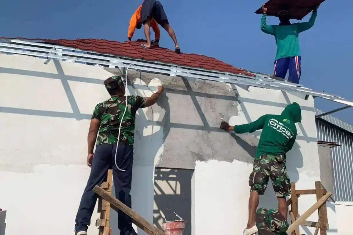 Mengukir Bakti di Tapak Perbatasan: Satgas TMMD 129 Bojonegoro dan Warga Kesongo Menyatu Membangun Rumah Doa