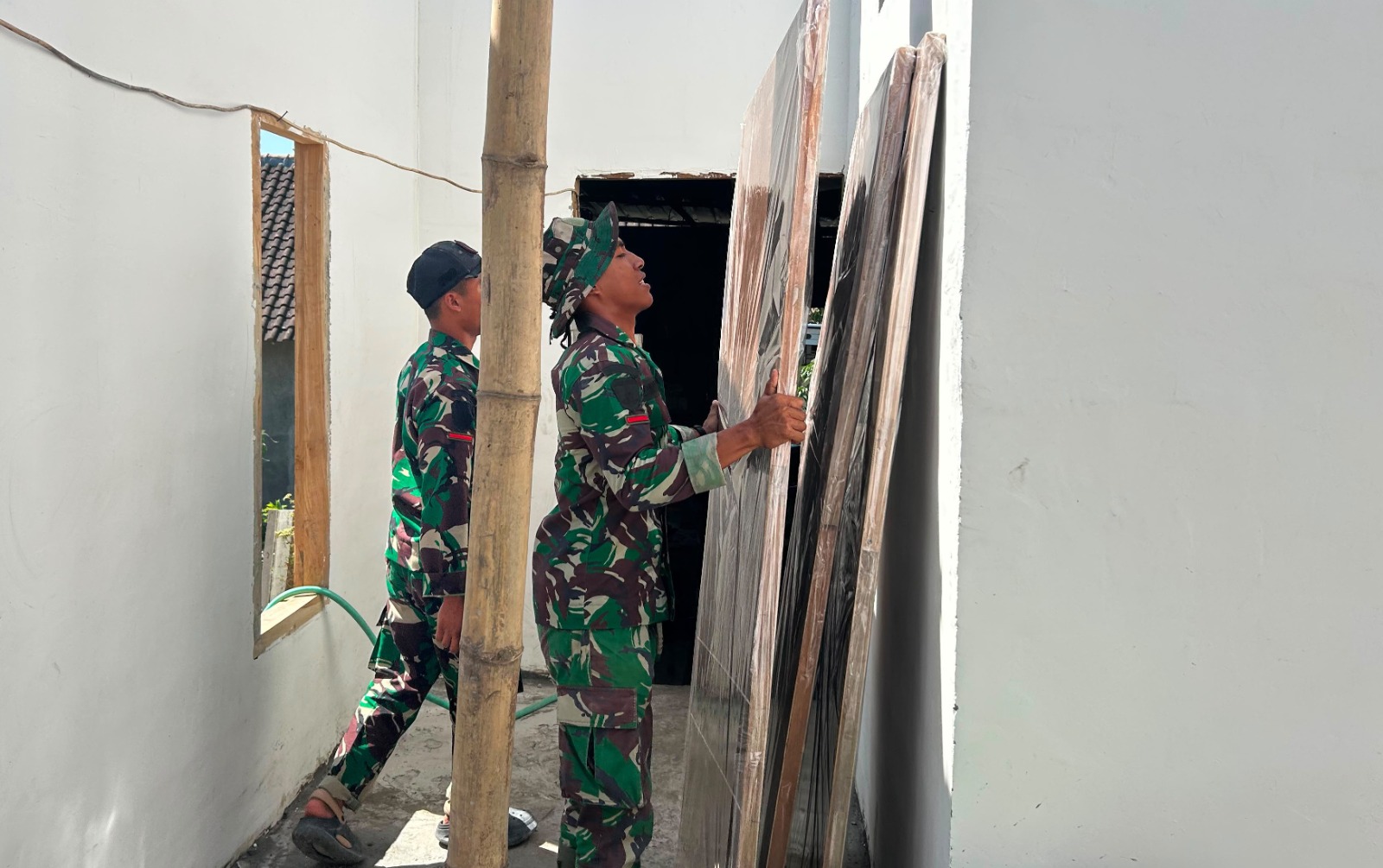 Memasuki Phase Finalization: Renovasi Rutilahu TMMD 129 Bojonegoro di Rumah Pak Koko Dikebut Memasuki Phase Finalization: Renovasi Rutilahu TMMD 129 Bojonegoro di Rumah Pak Koko Dikebut