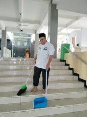 Serentak Digelar, Geber Mas Kemenag Tuban Hadirkan Semangat Gotong Royong Bersihkan Masjid
