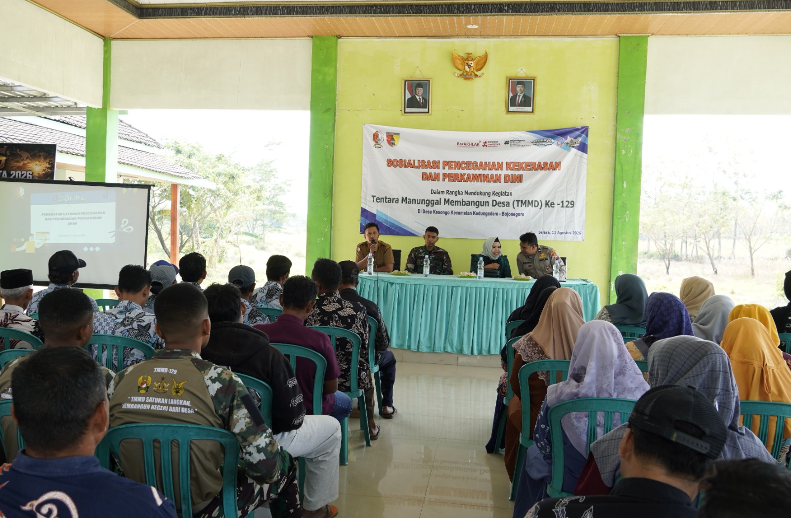 TMMD 129 Bojonegoro Gelar Sosialisasi Pencegahan Kekerasan dan Perkawinan Dini di Kesongo TMMD 129 Bojonegoro Gelar Sosialisasi Pencegahan Kekerasan dan Perkawinan Dini di Kesongo
