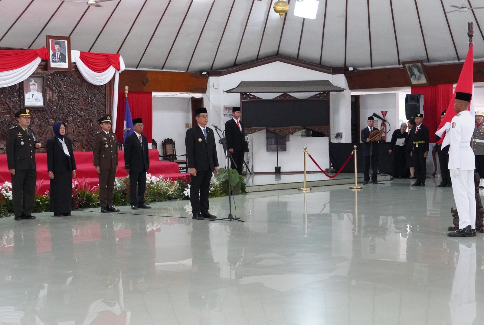 Dandim Bojonegoro Hadiri Pengukuhan 72 Anggota Paskibraka 2026: Siap Tunaikan Tugas Mulia di Hari Kemerdekaan Dandim Bojonegoro Hadiri Pengukuhan 72 Anggota Paskibraka 2026: Siap Tunaikan Tugas Mulia di Hari Kemerdekaan
