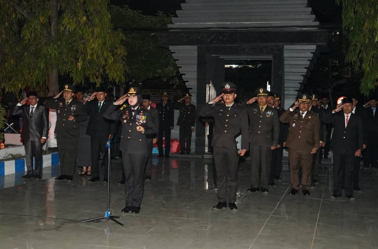 Bersama Jajaran Forkopimda, Dandim Bojonegoro Ikuti Apel Kehormatan dan Renungan Suci di TMP Bersama Jajaran Forkopimda, Dandim Bojonegoro Ikuti Apel Kehormatan dan Renungan Suci di TMP