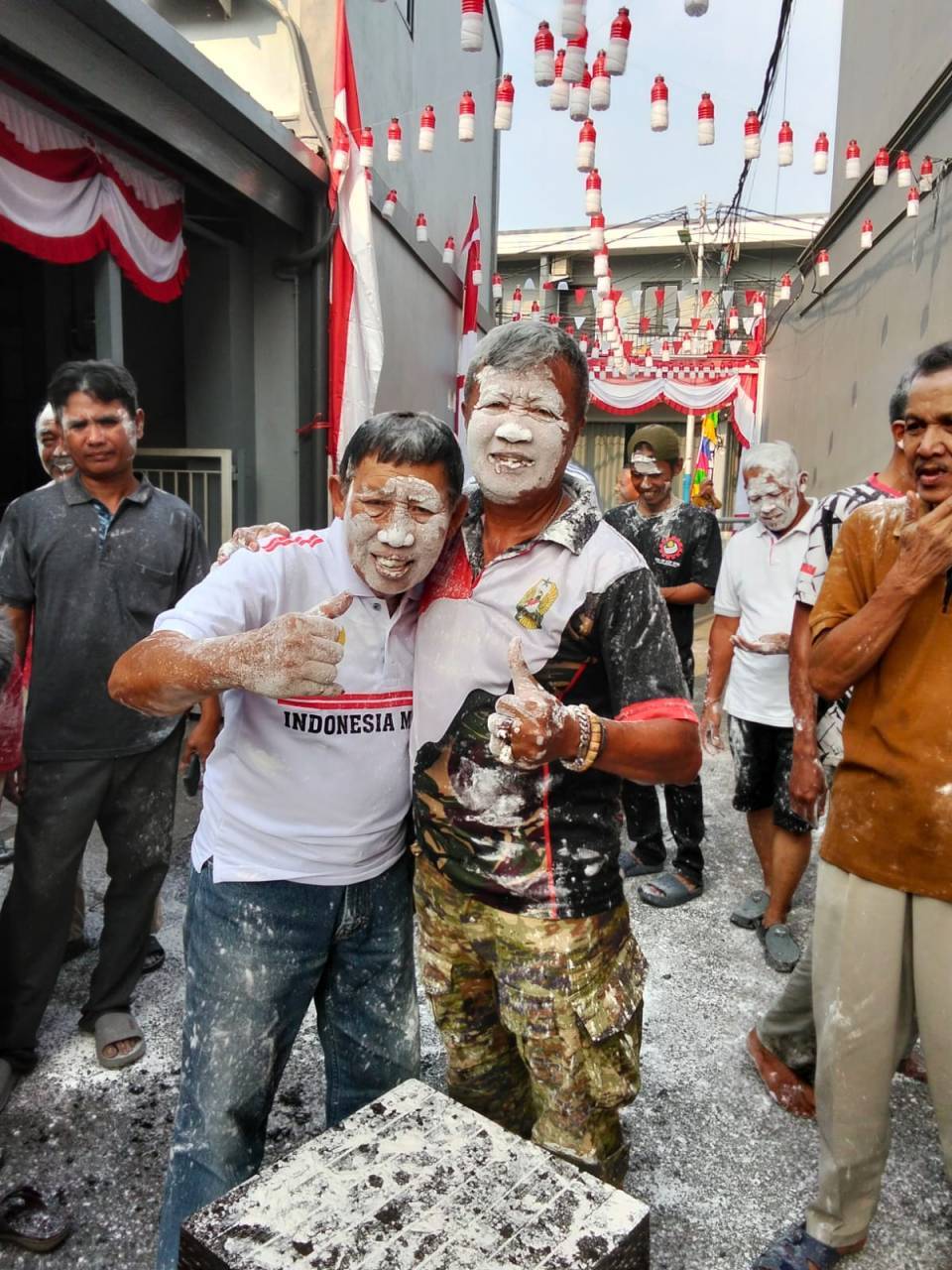 Nuansa Kemerdekaan Menggema di Kelapa Dua Wetan, Warga Antusias Ikuti Lomba 17 Agustus Nuansa Kemerdekaan Menggema di Kelapa Dua Wetan, Warga Antusias Ikuti Lomba 17 Agustus