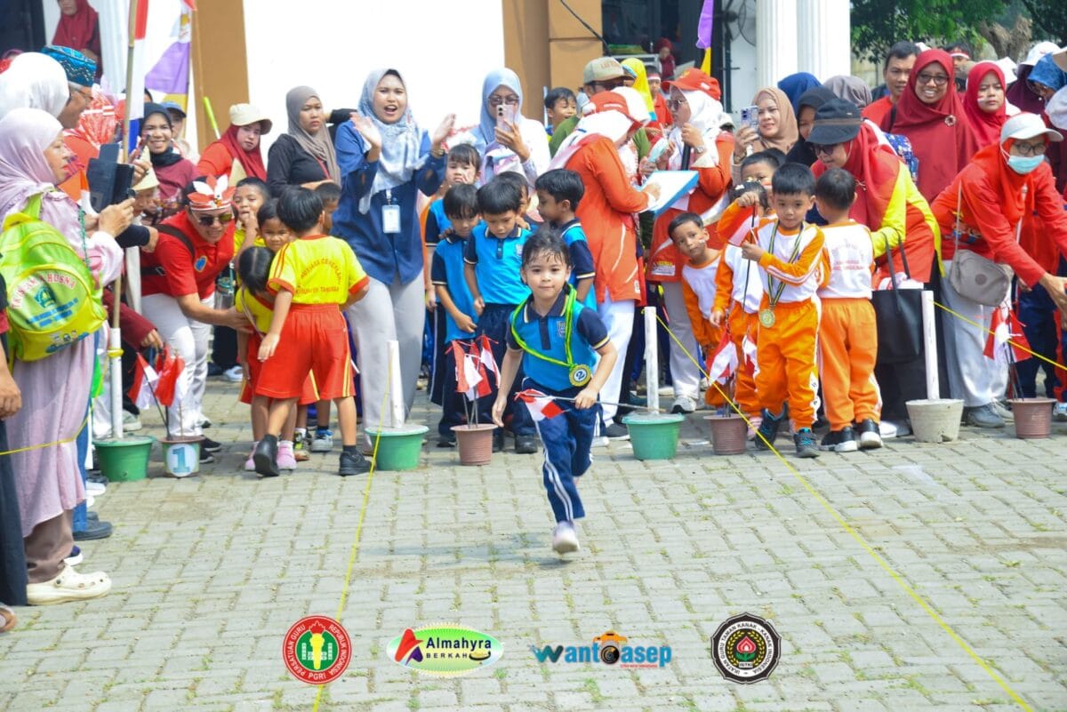 HUT RI ke-81 Dirayakan Meriah, 550 Peserta Ikuti Lomba Kerupuk di Curug
