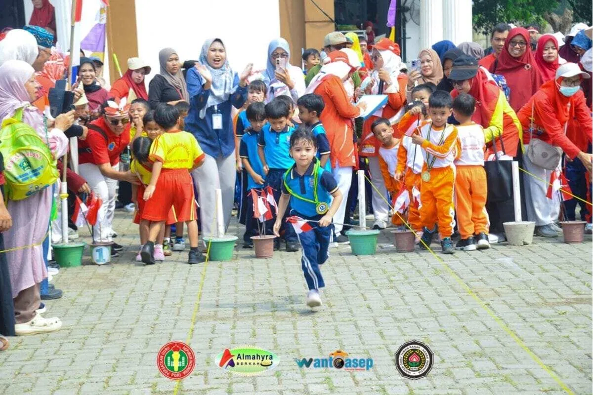 HUT RI ke-81 Dirayakan Meriah, 550 Peserta Ikuti Lomba Kerupuk di Curug